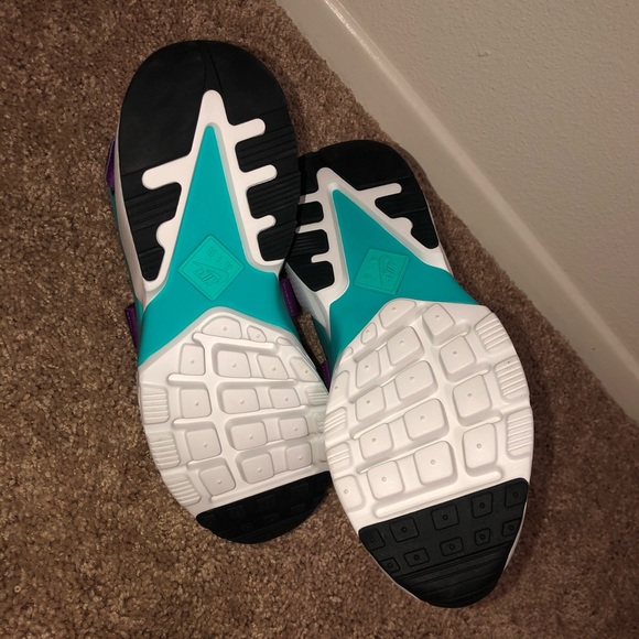 Women Nike Air Huarache City NWOT!! - Picture 5 of 8